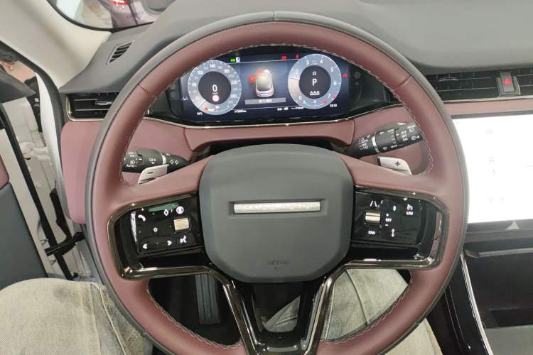 Used Land Rover Range Rover Evoque 2024 Aurora L 249 PS Prestige Light-Chasing Edition
