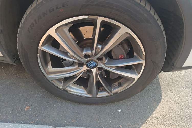 Used BYD Tang New Energy 2018 DM 2.0T All-Wheel Drive Smart Connectivity Luxury Model 7 Seats China V Emission Standard