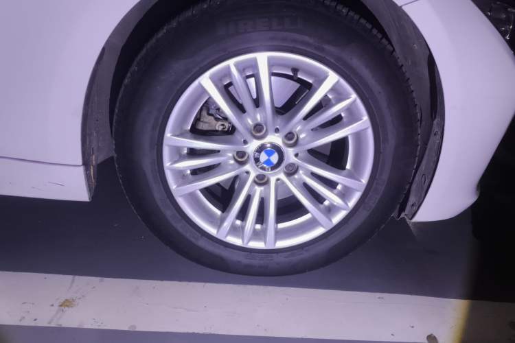 Used BMW 3 Series 2013 320Li Fashion Model Right Front Wheel Hub
