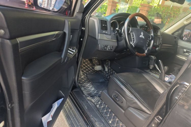 Used Mitsubishi Pajero 2016 3.0L Automatic Prestige Version China V Standard