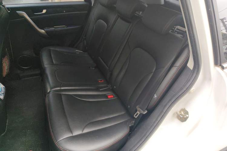 Used Haval H6 2015 Sport Edition 1.5T Automatic Two-Wheel Drive Luxury Model Left Rear Seat