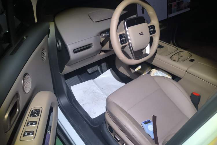 Used Li Auto i6 2025 Model Two-Wheel-Drive Standard Type Driver Seat