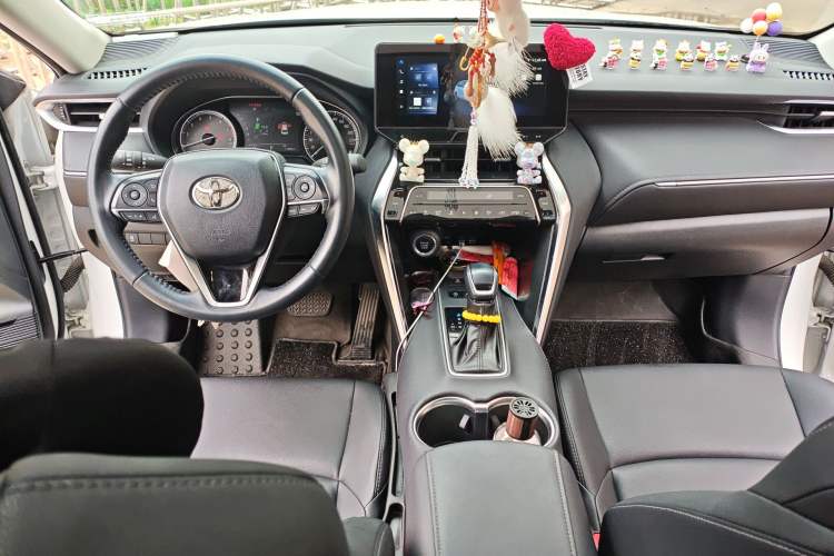 Used Toyota Venza 2023 2.0L CVT Two-Wheel Drive Luxury Edition Center Console