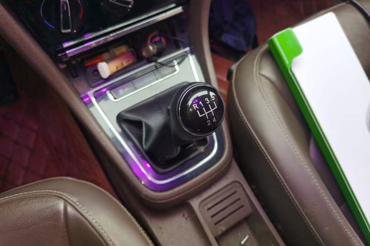 Used Volkswagen Bora 2013 1.6L Manual Comfort Model Gear Lever