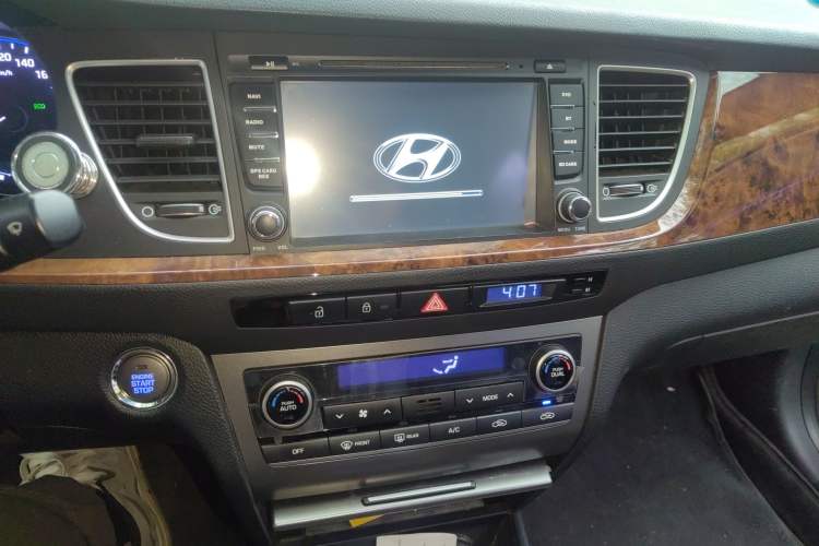 Used Hyundai Mistra 2014 1.8L Automatic Deluxe DLX Model Audio And AC Panel