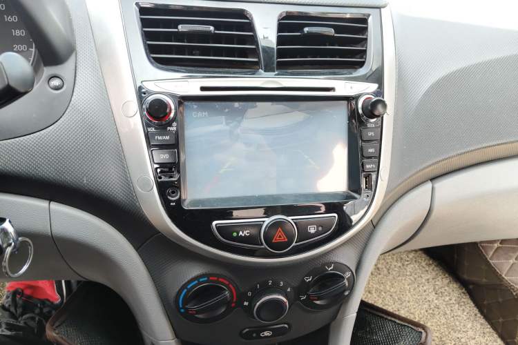 Used Hyundai Verna (older generation) 2014 1.4L Automatic Smart GLS Audio And AC Panel