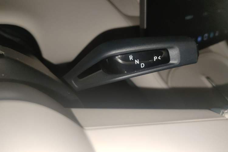 Used Xiaomi Auto YU7 2025 Ultra-Long Range High-Performance All-Wheel-Drive Max Edition Gear Lever