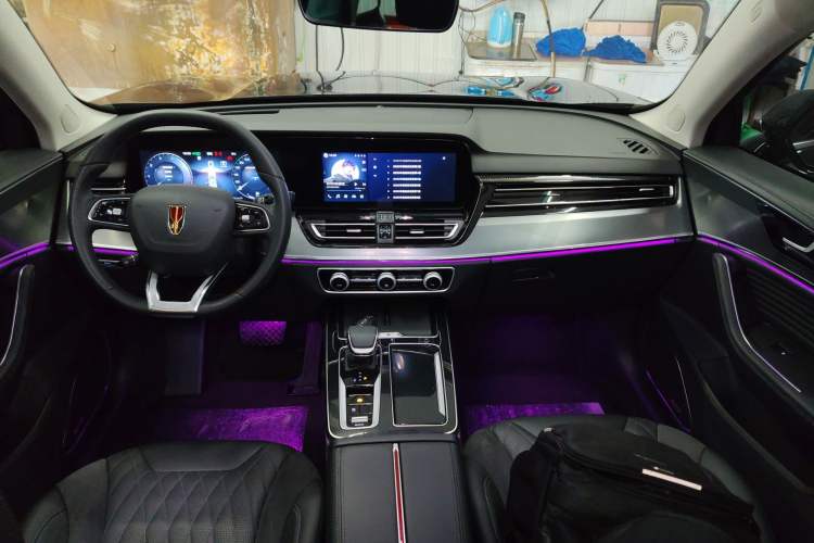 Used Hongqi HS5 2023 2.0T Four-Wheel Drive Flagship Pro 500 000th Unit Commemorative Edition Center Console