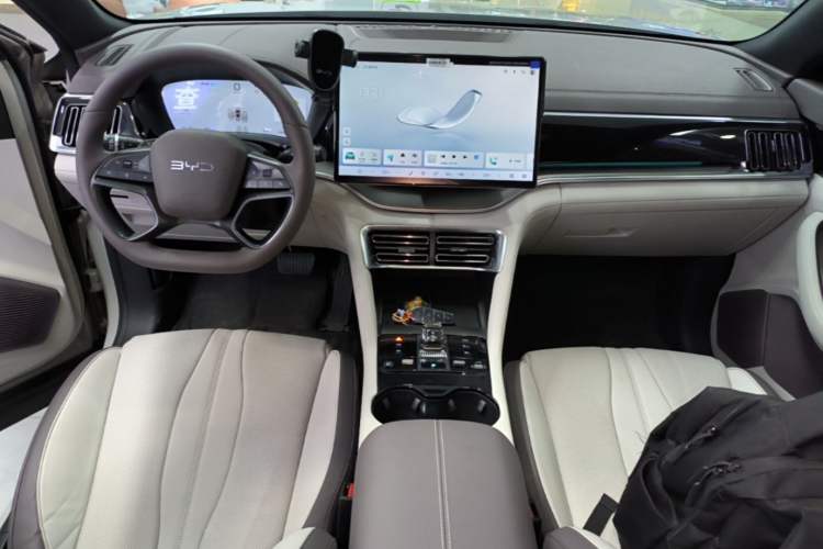 Used BYD Song PLUS New Energy 2025 EV Intelligent Driving Version 520km Premium Model Center Console