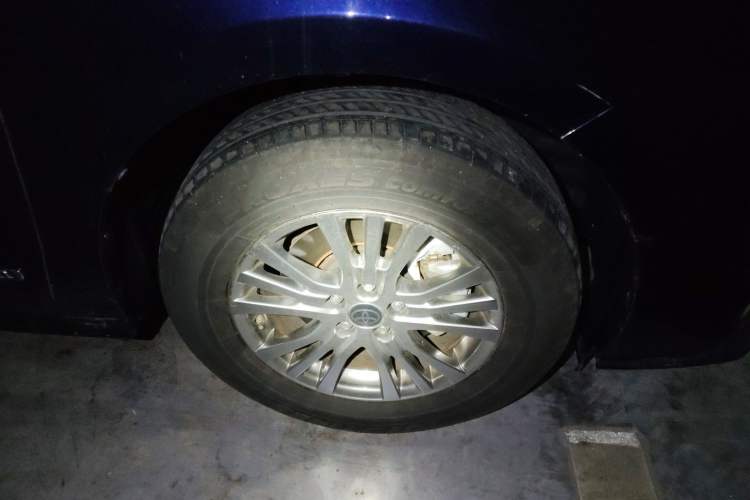 Used Toyota SIENNA 2021 2.5L Hybrid Premium Edition Right Front Wheel Hub