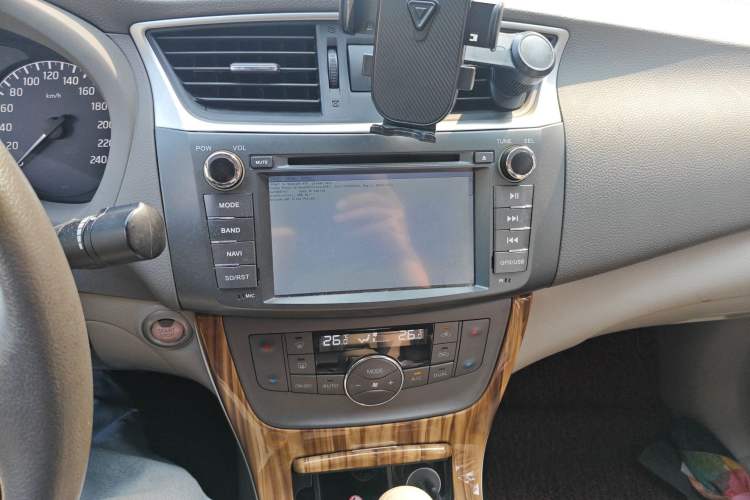 Used Nissan Sylphy 2014 1.6XV CVT Deluxe Edition Audio And AC Panel