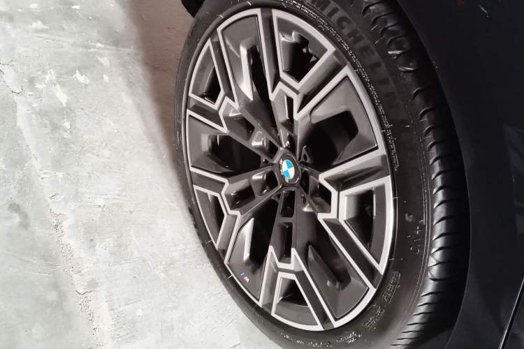 Used BMW 5 Series 2025 530Li Luxury Edition M Sport Package Right Rear Wheel Hub