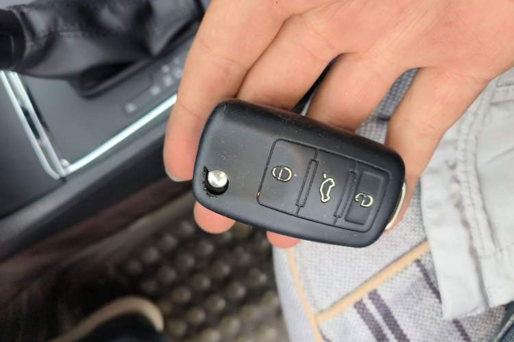 Used Volkswagen Bora 2016 1.6L Automatic Fashion Model Vehicle Key