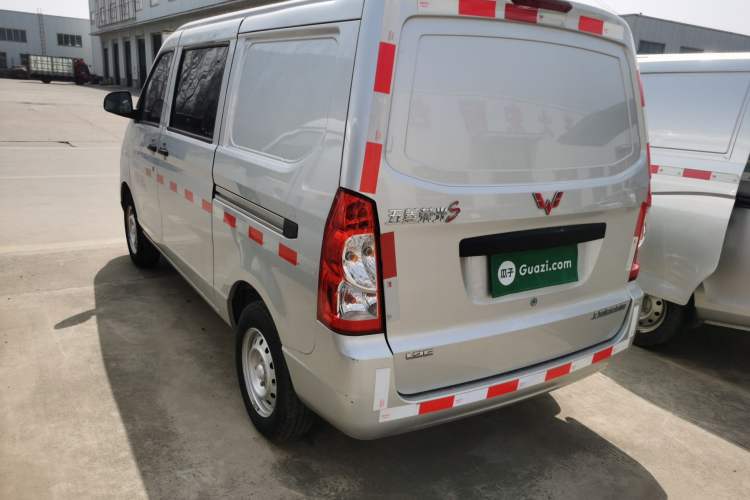 Used Wuling Rongguang S 2021 1.2L Base Model Window-Sealed 5-Seat LSI Car
