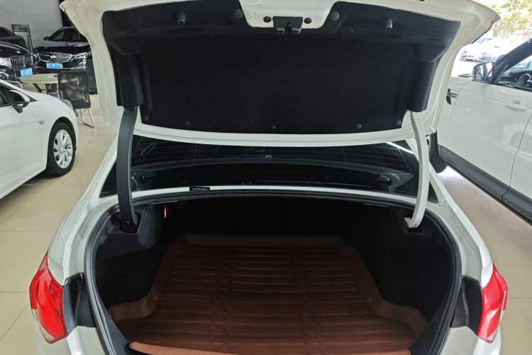 Used Citroen C4L 2015 1.8L Automatic Luxury Edition Trunk