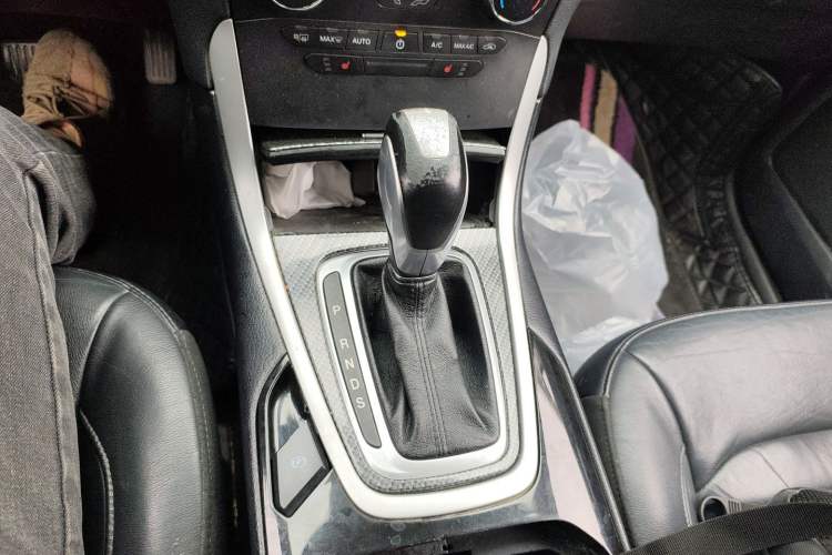 Used Ford Edge 2017 EcoBoost 245 Two-Drive Platinum Edition 5 Seats Gear Lever