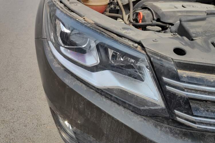 Used Volkswagen Tiguan 2013 1.8 TSI Automatic Two-Wheel Drive Comfort Edition Right Front Headlight