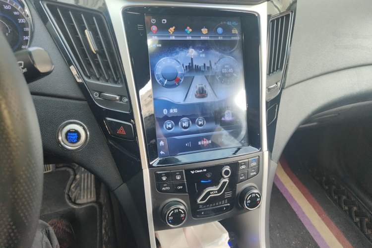 Used Hyundai Sonata 2011 2.0L Automatic Luxury Edition Audio And AC Panel