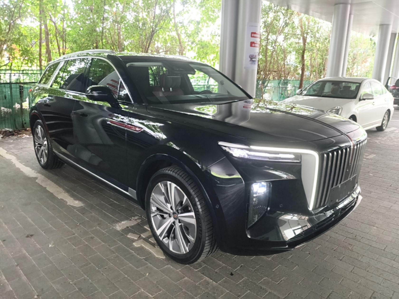 Hongqi E-HS9 2022 660 km Range Flagway Edition Six Seats — снимка 12