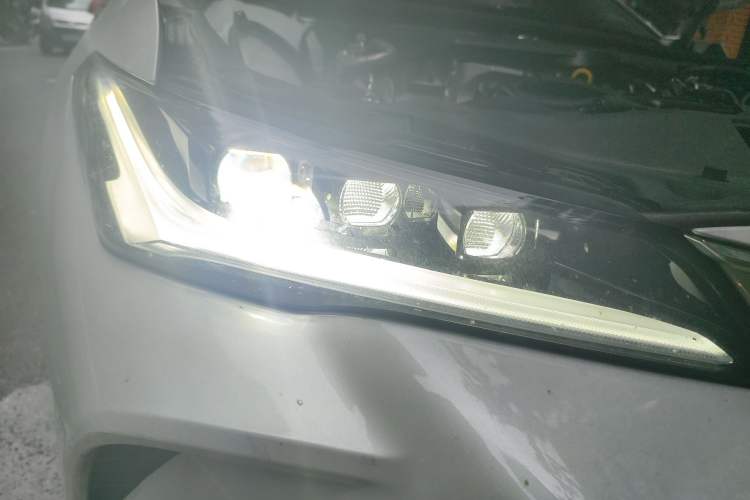 Used Toyota Avalon 2024 Dual-Motor 2.0L Luxury Edition Right Front Headlight