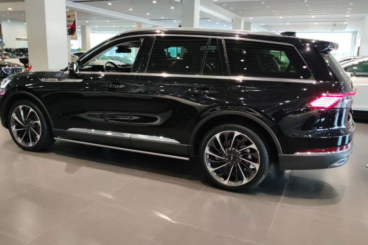 Used Lincoln Aviator 2024 3.0T V6 All-Wheel-Drive Luxury Edition Six Seats