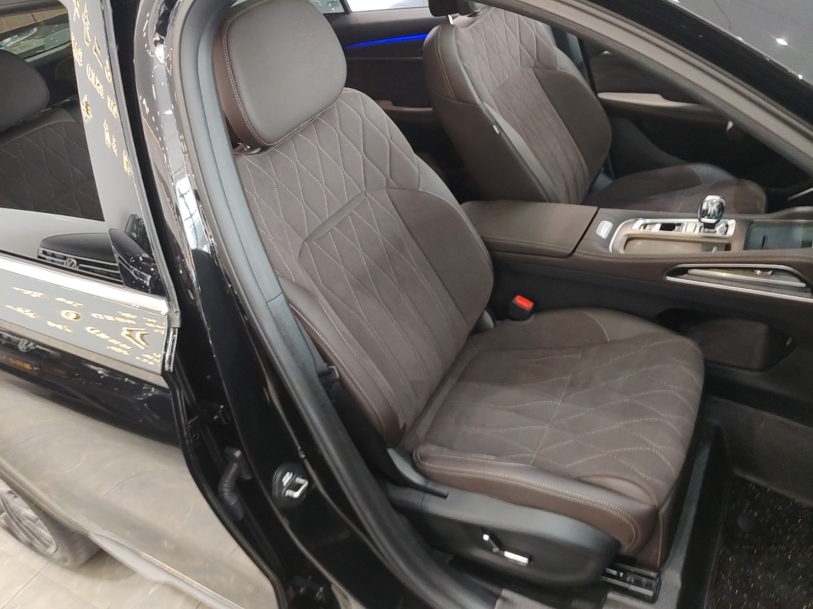 Geely Auto Monjaro L 2026 Model Oriental Yao 2.0TD Automatic Lanxing Edition — снимка 19