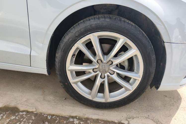 Used Audi A3 2018 30th Anniversary Edition Limousine 35 TFSI Ambition Model Right Front Wheel Hub