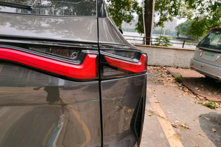 Used CHANGAN OSHAN Z6 2022 Blue Whale 1.5T DCT Luxury Model Right Rear Taillight