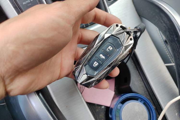 Used Geely Auto Emgrand X7 Sport 2016 2.0L Manual ZhiShang Version
