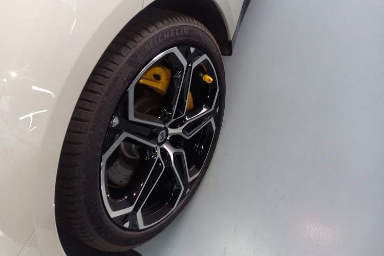 Used Xiaomi Auto SU7 2024 Four-Wheel Drive Ultra-Long Range Advanced Intelligent Driving Max Edition
