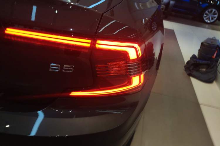 Used Volvo S90 2024 B5 Zhiyi Luxury Edition Exterior 3