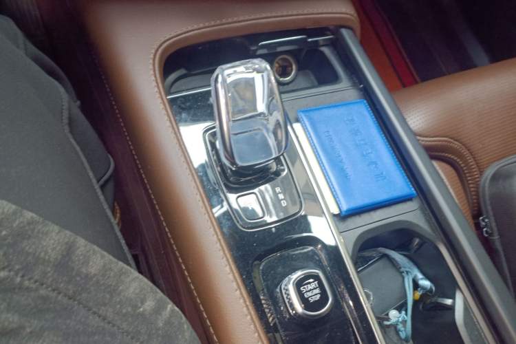 Used Volvo XC90 New Energy 2022 E-Drive Hybrid T8 Luxury Flagship 7-Seater Gear Lever