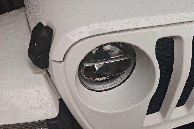 Used Jeep Wrangler 2019 2.0T Sahara Four-Door Version China VI Emission Standard