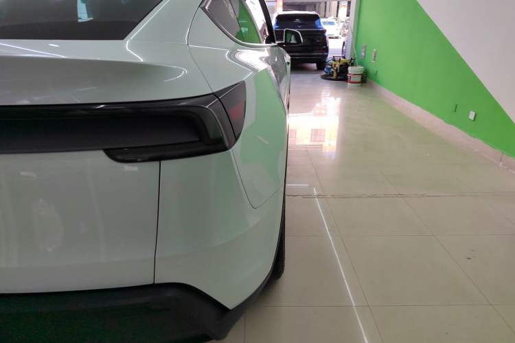 Used Tesla Model Y 2025 Rear-Wheel-Drive Version