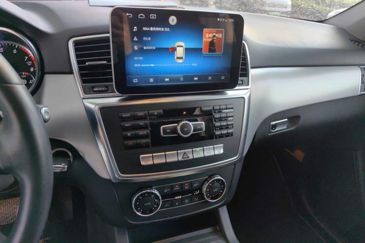 Used Mercedes-Benz M-Class 2014 ML 320 4MATIC Audio And AC Panel