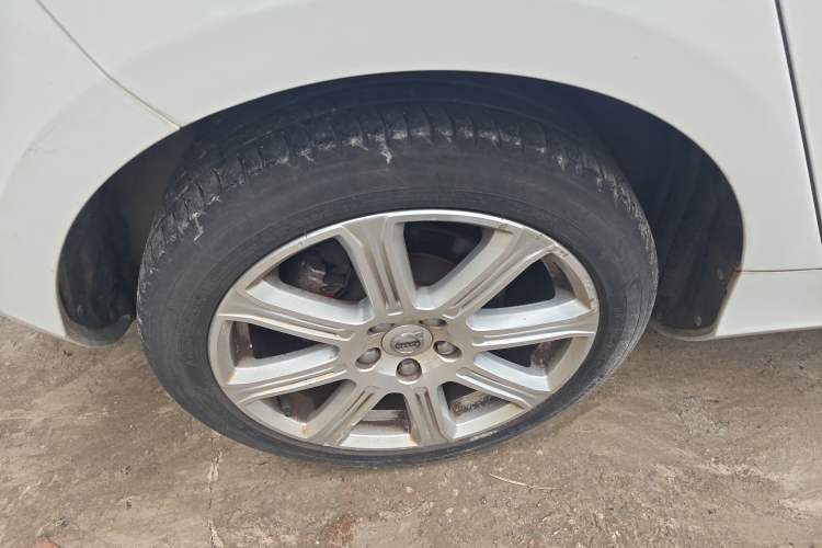 Used Volvo V40 2017 T4 Smart Luxury Edition
