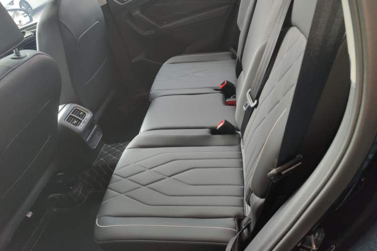 Used Volkswagen Tiguan L 2024 Outstanding Model 300TSI Automatic Two-Wheel Drive Longteng Edition
