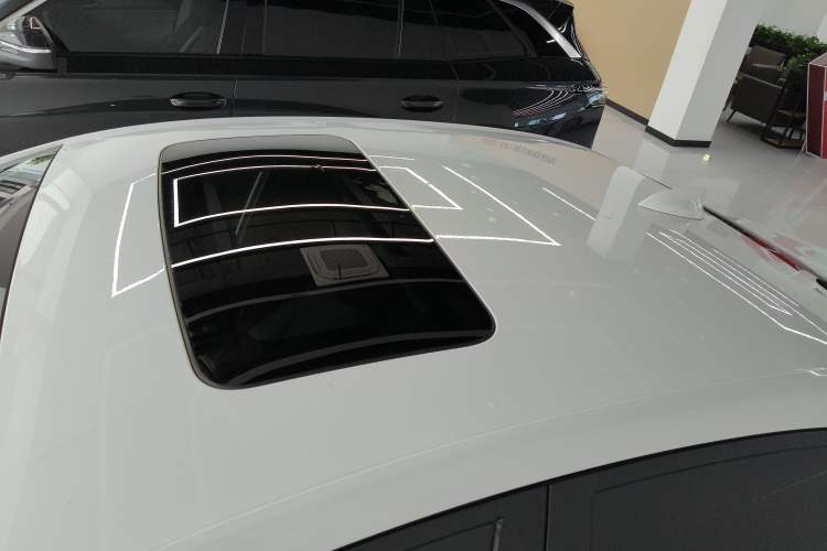 Used Buick GT 2018 18T Automatic Elite Model Roof