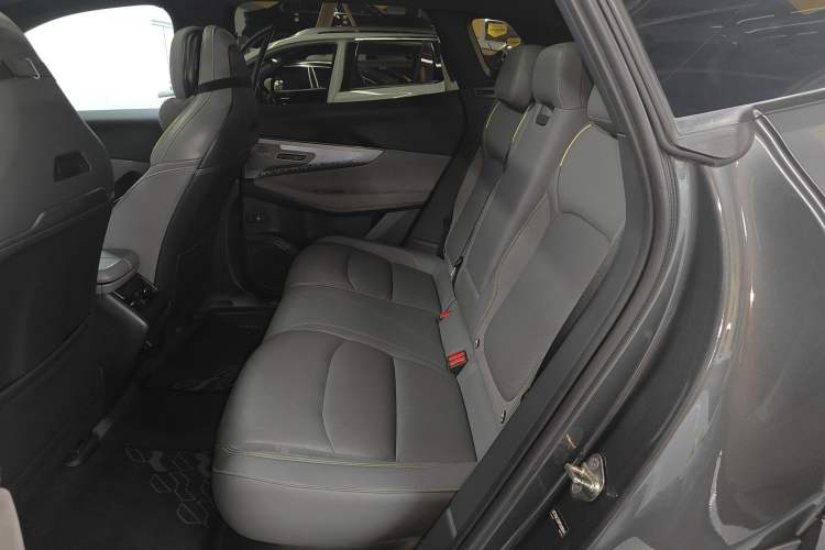 Used Lynk & Co 08 EM-P 2023 120km Long-Range Pro
