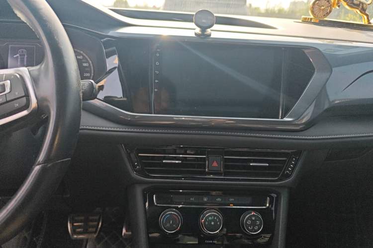 Used Volkswagen Tharu 2019 280TSI Two-Wheel Drive R-Line China VI Standard Audio And AC Panel