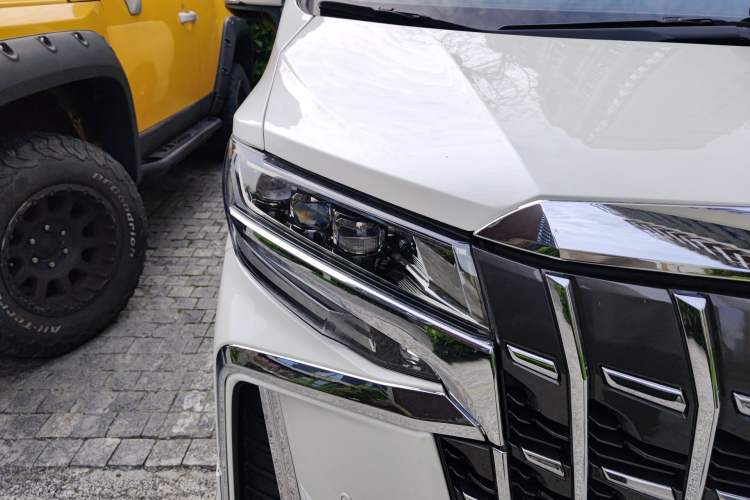 Used Toyota Alphard 2011 2.4L Luxury Edition Right Front Headlight