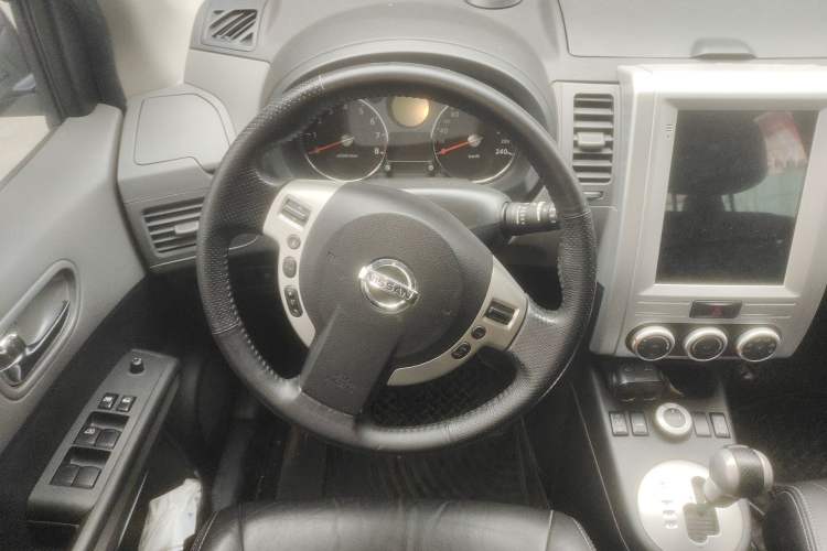 Used Nissan X-Trail 2010 2.5L CVT Luxury Edition 4WD Steering Wheel