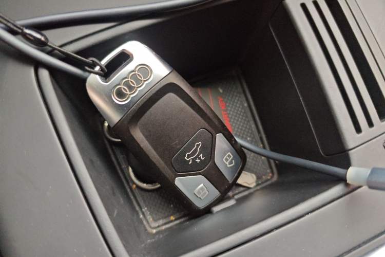 Used Audi A4L 2022 40 TFSI Fashion Dynamic Model Vehicle Key