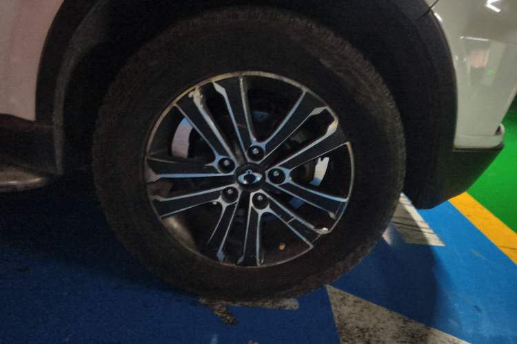 Used SsangYong Rexton W 2014 2.0T Four-Wheel Drive Luxury Navigation Version with 5 Seats Right Front Wheel Hub