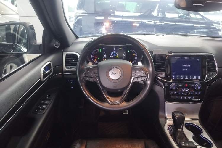 Used Jeep Grand Cherokee 2020 3.0L Elite Navigation Edition Steering Wheel