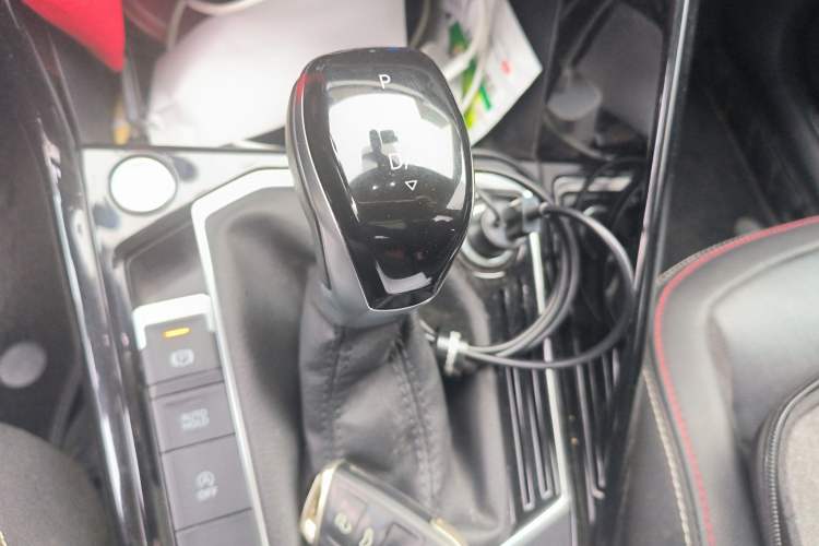Used Volkswagen Tayron 2021 330TSI Two-Wheel Drive Luxury Smart Connectivity Version Gear Lever