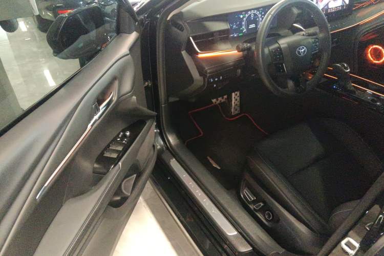 Used Toyota Camry 2026 Model Dual-Engine 2.0HSE Sport Lite Edition