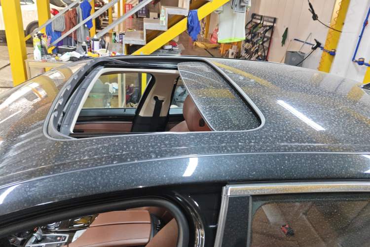 Used BMW 5 Series 2014 528Li Leading Model
