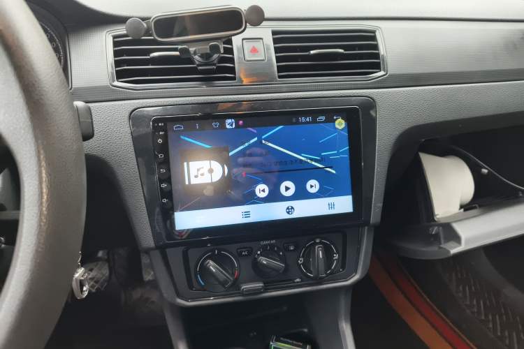 Used Volkswagen Santana 2018 1.5L Manual Fashion Edition Audio And AC Panel