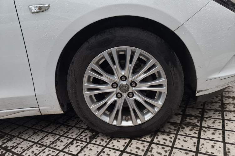 Used Buick GT 2016 15N Manual Elite Edition Right Front Wheel Hub